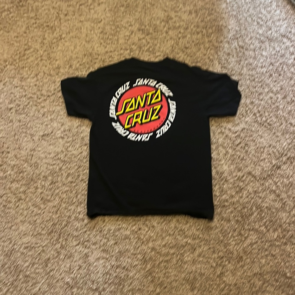 Black Santa Cruz t shirt.